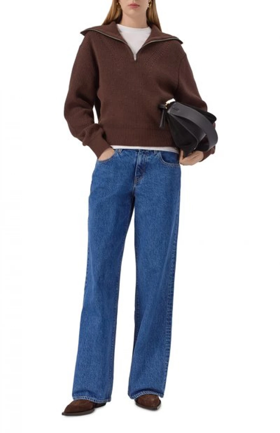 Шоколадный полусвитер, 67 300 рублей. 