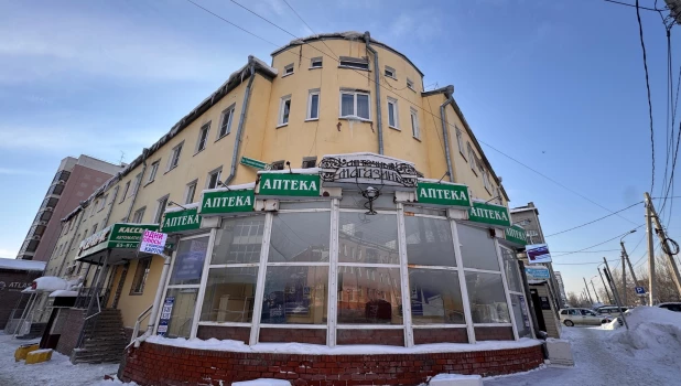 Жилой дом на углу ул. Никитина и пр-та Социалистического