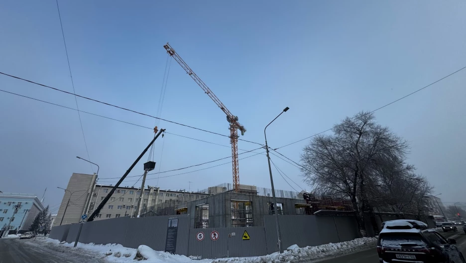 Стройка ЦУМа в Барнауле.