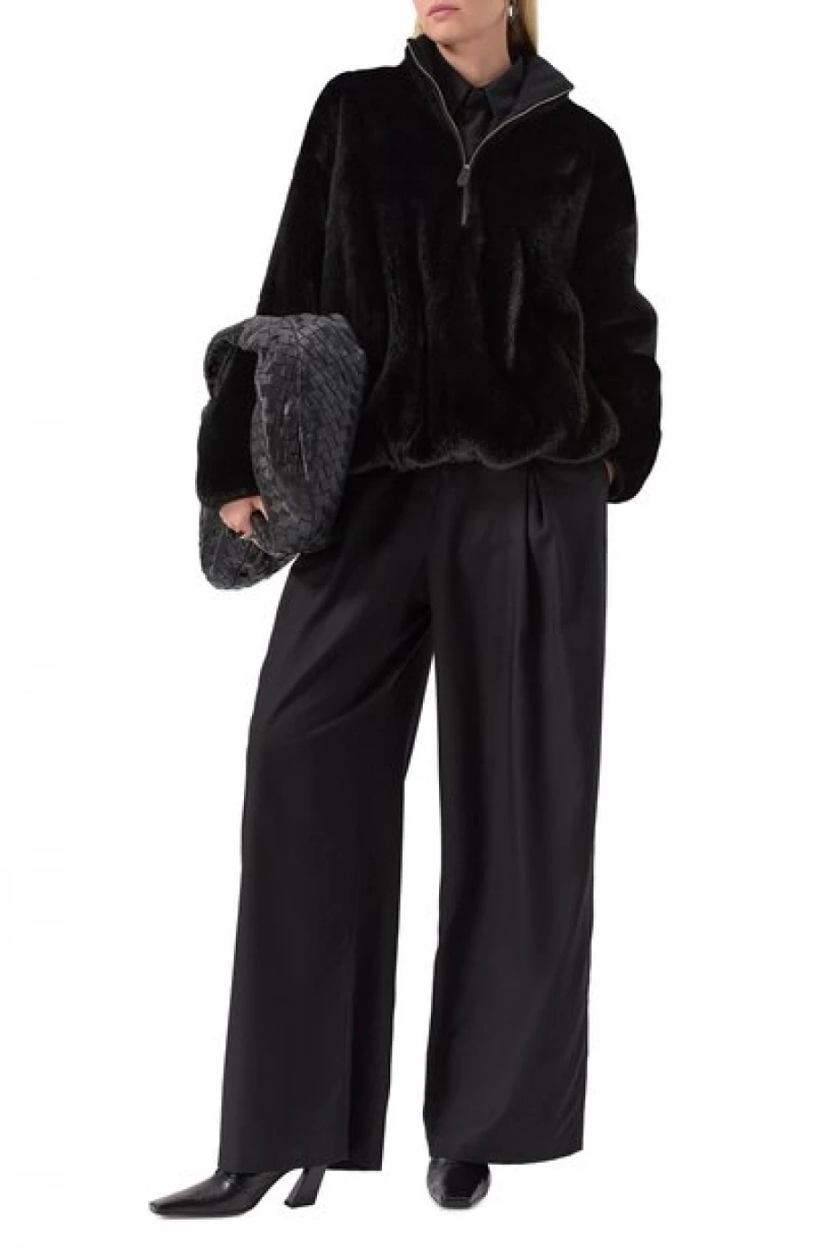 Анорак из норки, 1 340 000 рублей.