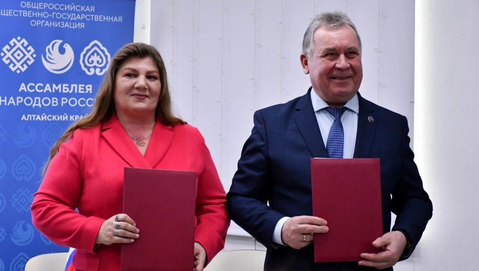 Мероприятие, посвященное подписанию соглашения между партией «Единая Россия» и региональным отделением «Ассамблеи народов России».