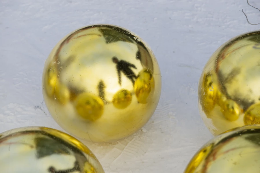 Новогодний городок разбирают в Барнауле, январь 2026.  