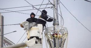 Новогодний городок разбирают в Барнауле, январь 2026.  