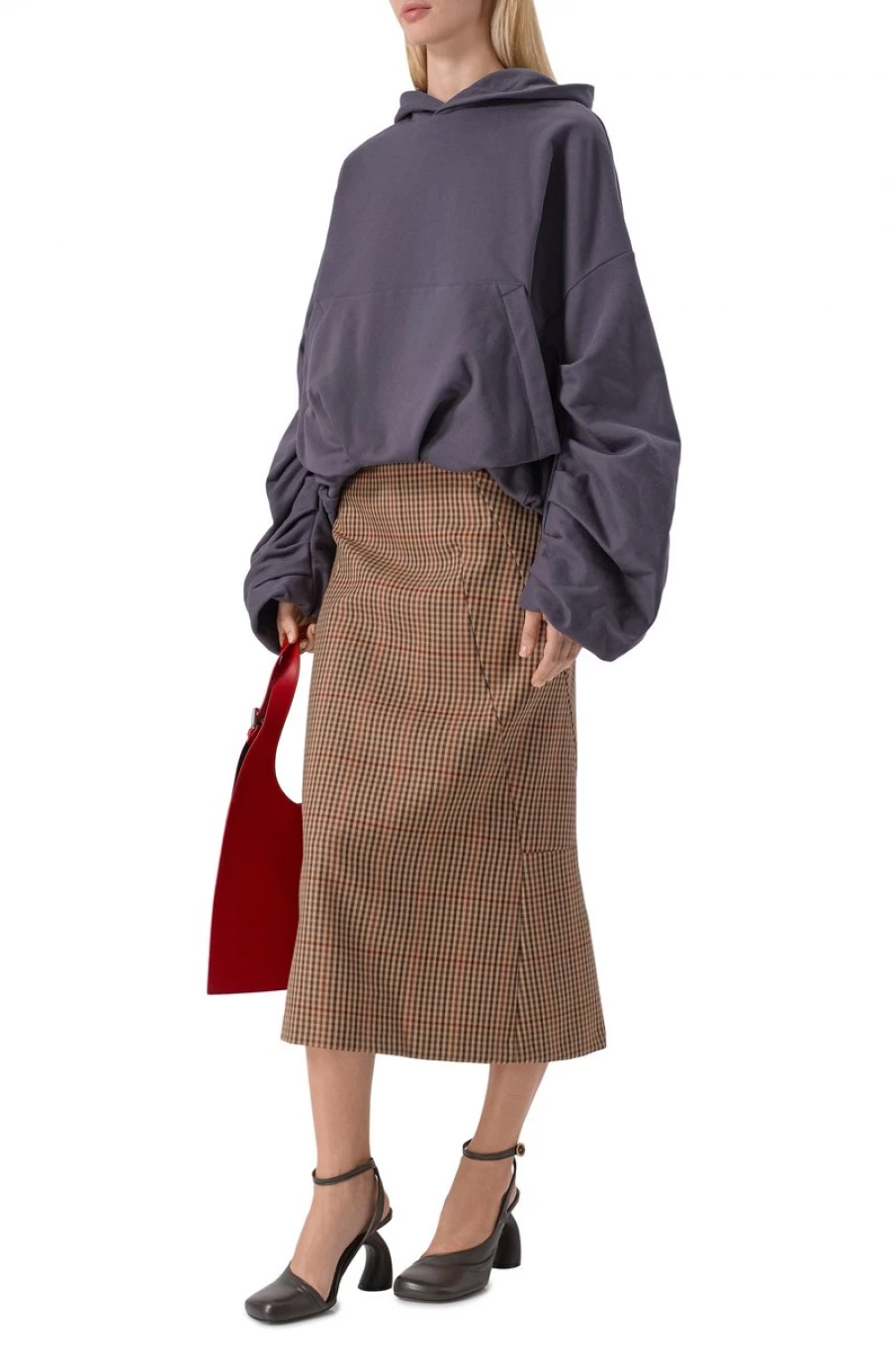 Хлопковое серое худи, 79 550 рублей.