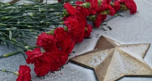 В Барнауле в День полного снятия блокады Ленинграда возложили цветы к Мемориалу Славы.