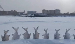 «Статуи острова Пасхи» на Оби.