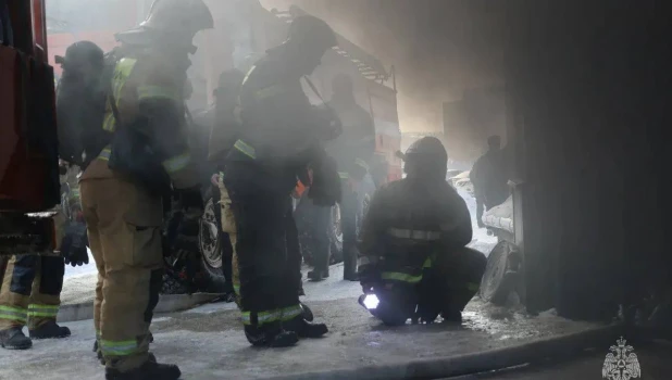 Пожар в подземном гараже на Взлетной