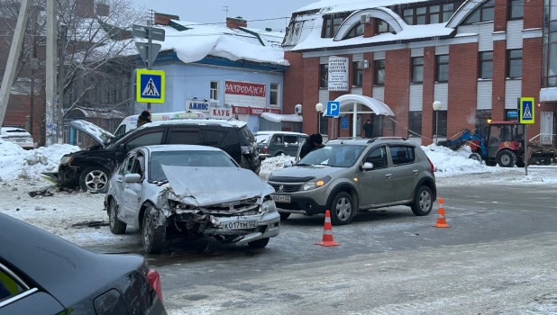 ДТП на пересечении проспекта Социалистического и улицы Анатолия.