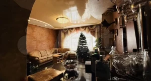 В Барнауле продают четырехкомнатную квартиру.