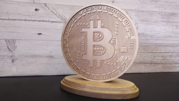 Деревянный биткоин