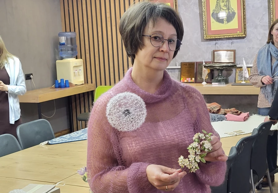 Елена Клименок. Изделия из кожи и шелка