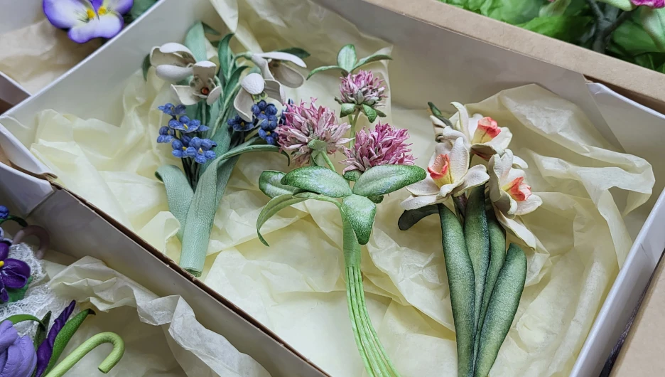 Изделия из кожи и шелка