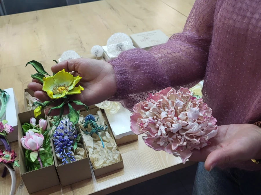 Изделия из кожи и шелка