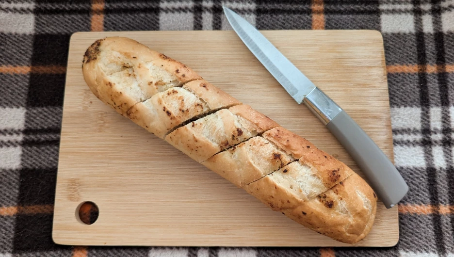 Хлеб. Батон. Чесночный хлеб