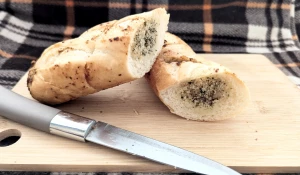 Хлеб. Батон. Чесночный хлеб