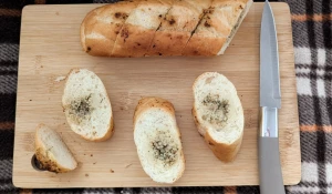 Хлеб. Батон. Чесночный хлеб