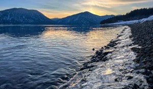 Лед на Телецком озере.