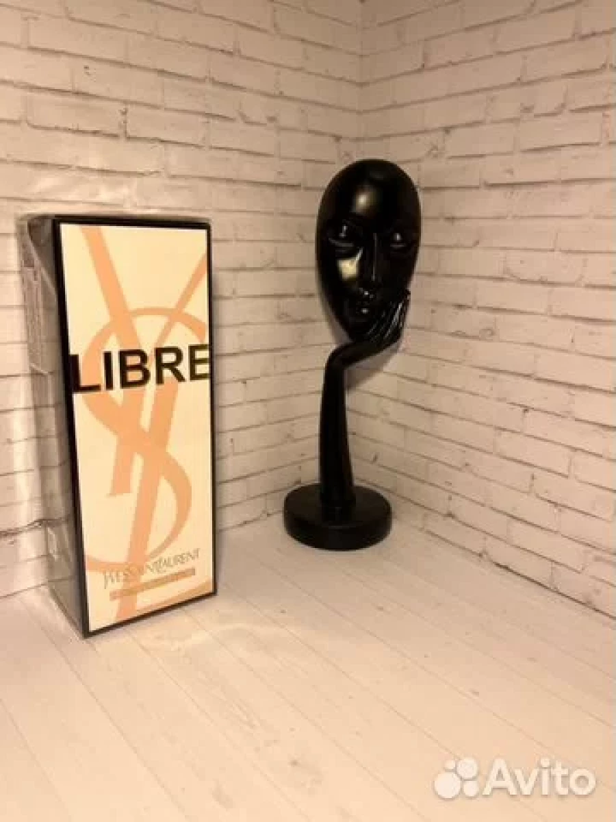 Парфюм Yves Saint Laurent Libre Eau de Toilette 100ml, 10 000 рублей.