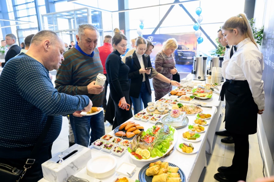 Фуршет в Автоцентре АНТ по случаю представления нового Changan CS75 Plus.