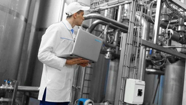 Инженер на производстве