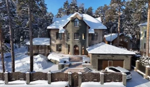 Большой элитный коттедж «на века» продают в Барнауле.