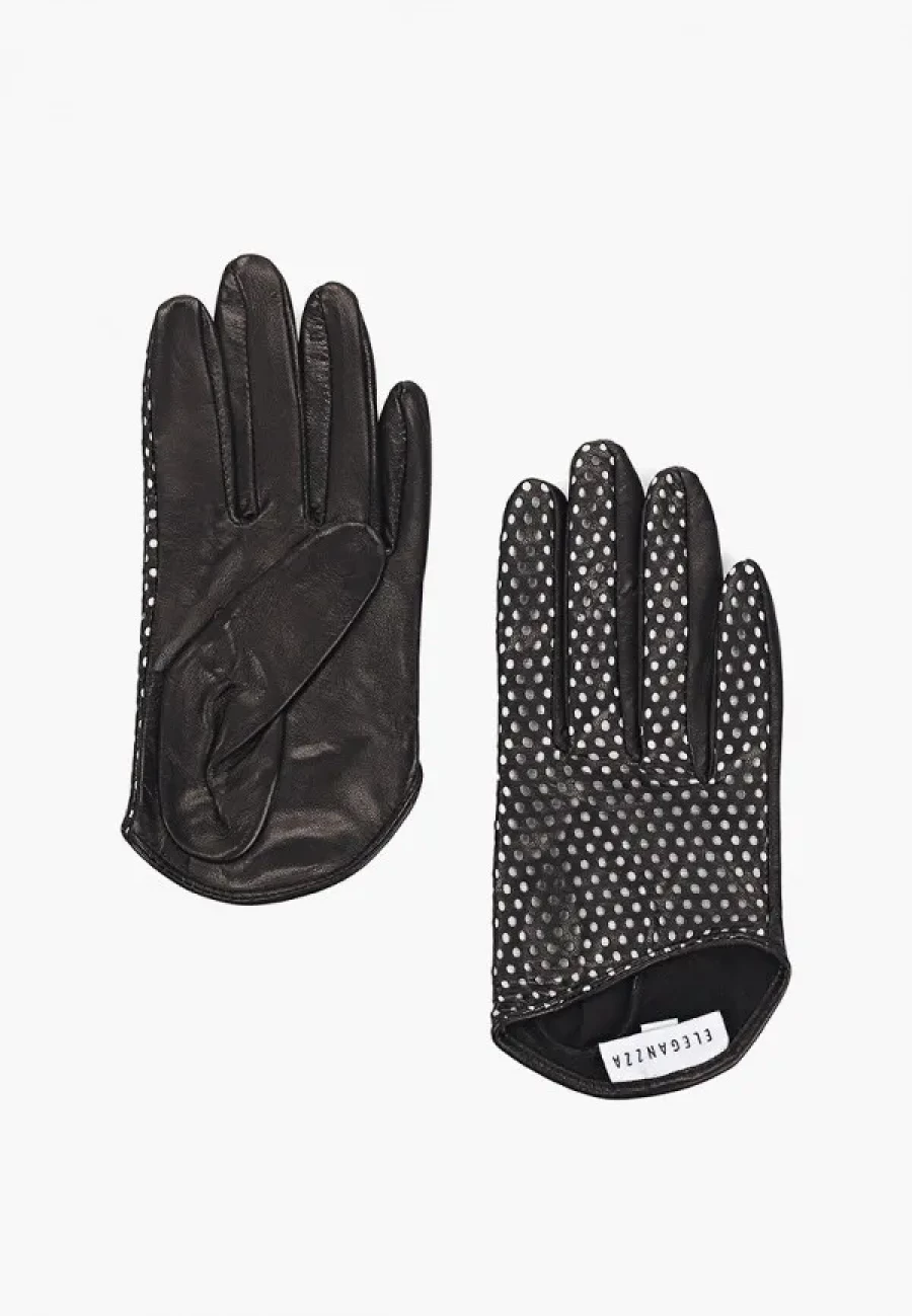 Кожаные перчатки в белый горох, 2 880 рублей.