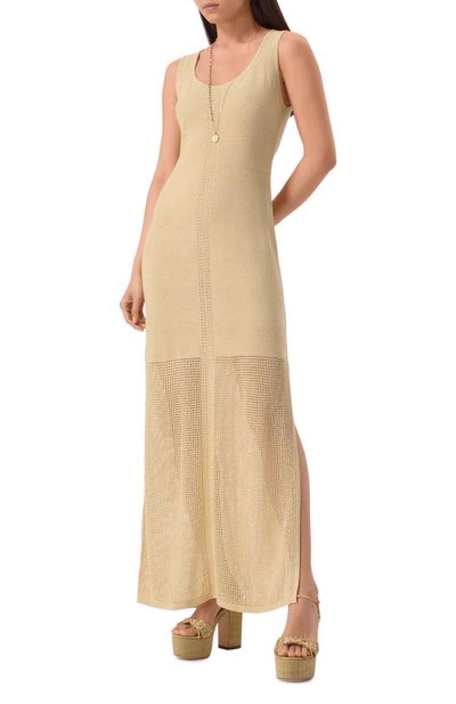 Бежевое платье из акрила, вискозы и люрекса, 41 880 рублей.