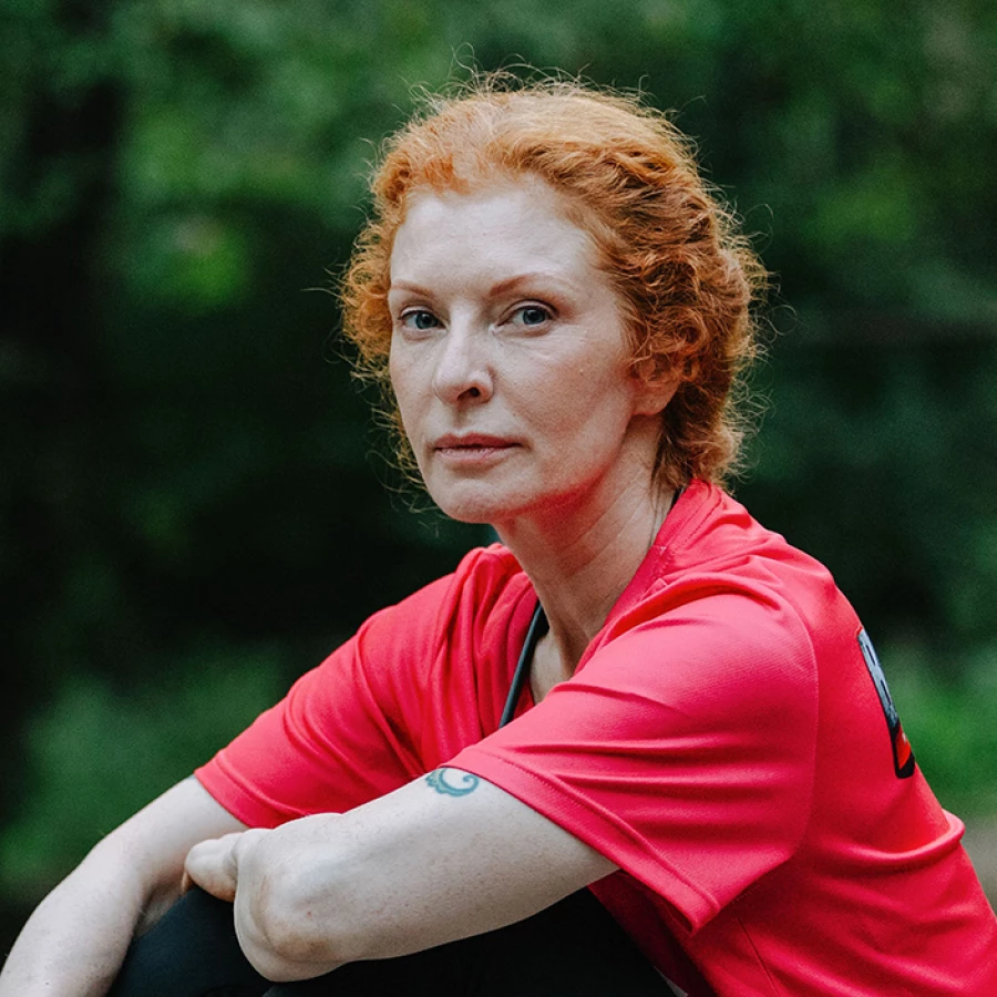 Амалия Мордвинова, актриса, 52 года. Популярность артистке принесли главные
роли в фильмах «Сны» и «Вор» и в сериалах «Охота на Золушку» и «Самозванцы».
10 лет назад актриса переехала в США и перестала сниматься. «Выживалити» –
первое появление Амалии на экранах спустя долгое время.
