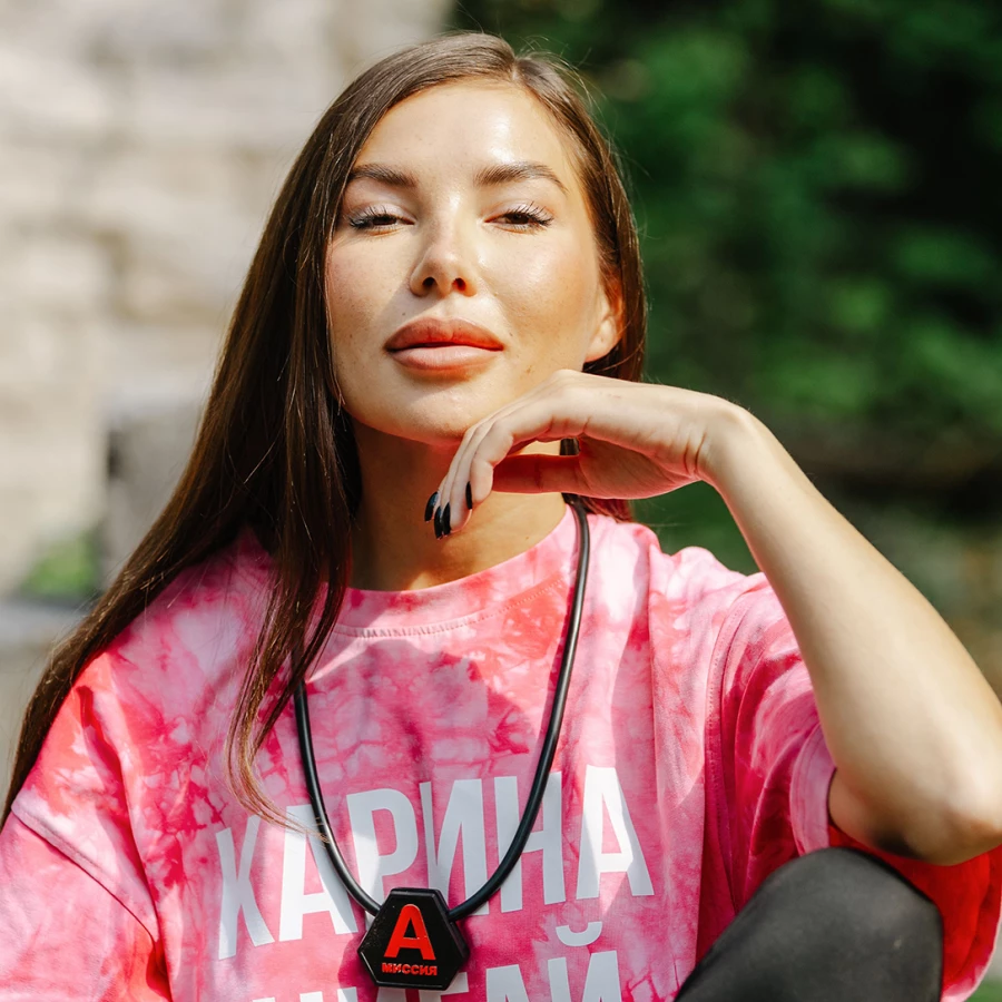 Карина Нигай, блогер, 32 года. Карина – стилист и fashion-блогер, снимает видео про макияж, стиль и моду. Девушка – участница различных шоу, в списке ее недавних проектов – реалити «Ставка на любовь».