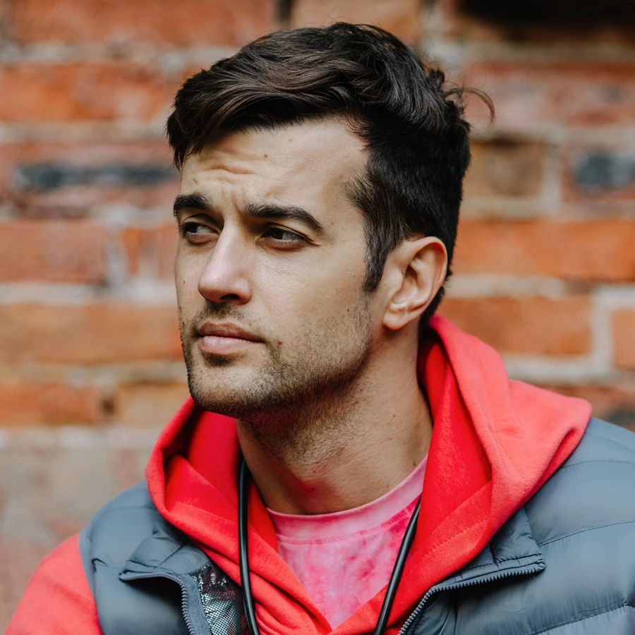 Олег Терновой (Terry), певец, 32 года. Олег – победитель шоу «Песня». Среди хитов исполнителя – треки «Домофон» и «Мега», которые до сих пор популярны в соцсетях. «Выживалити» – первое экстремальное реалити для Олега.