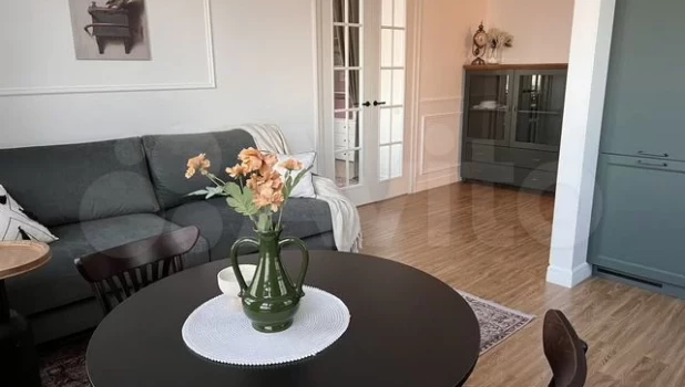 Квартиру в старинном американском стиле продают в Барнауле.