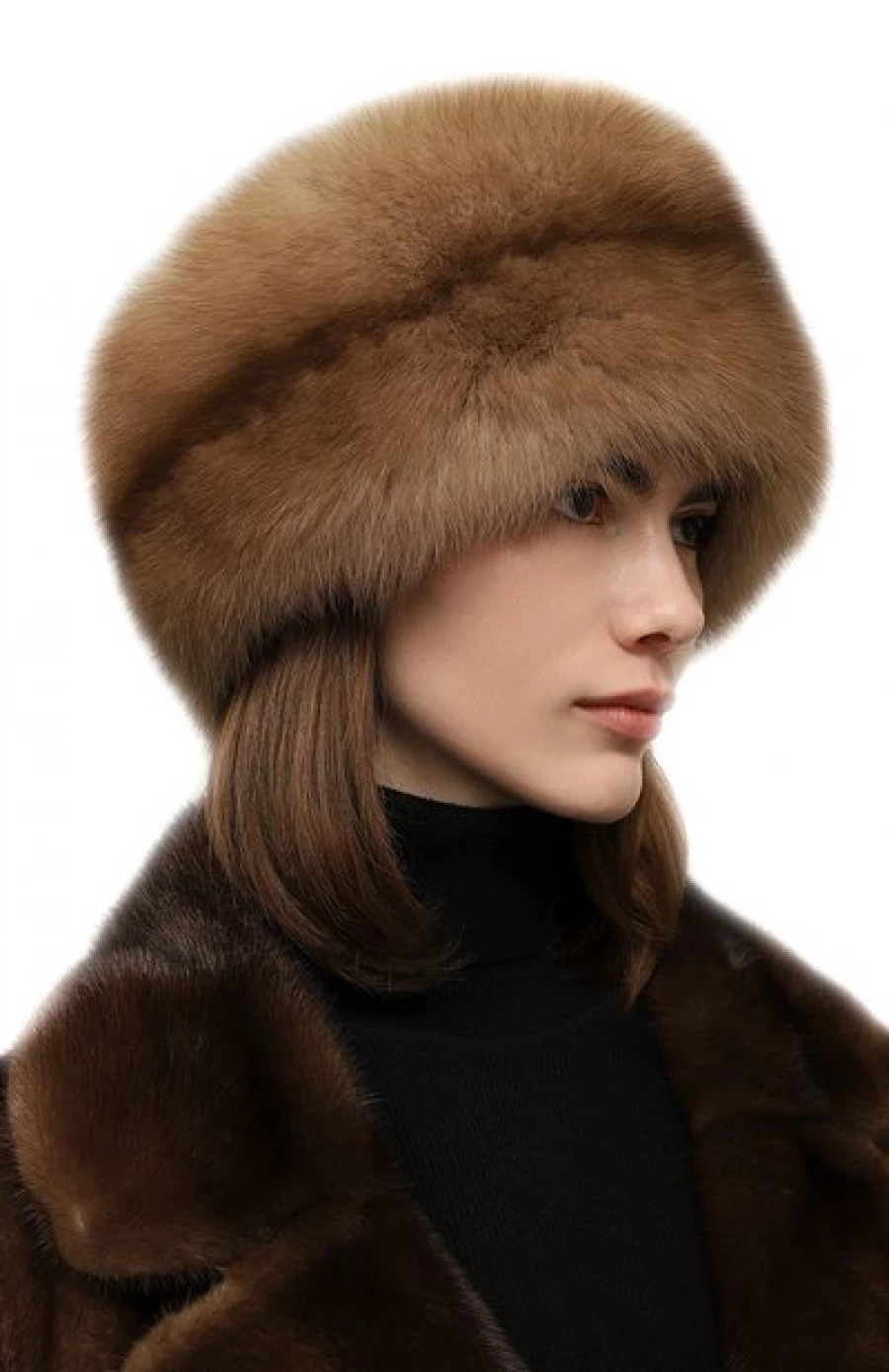 Меховая шапка из норки и соболя, 336 600 рублей.