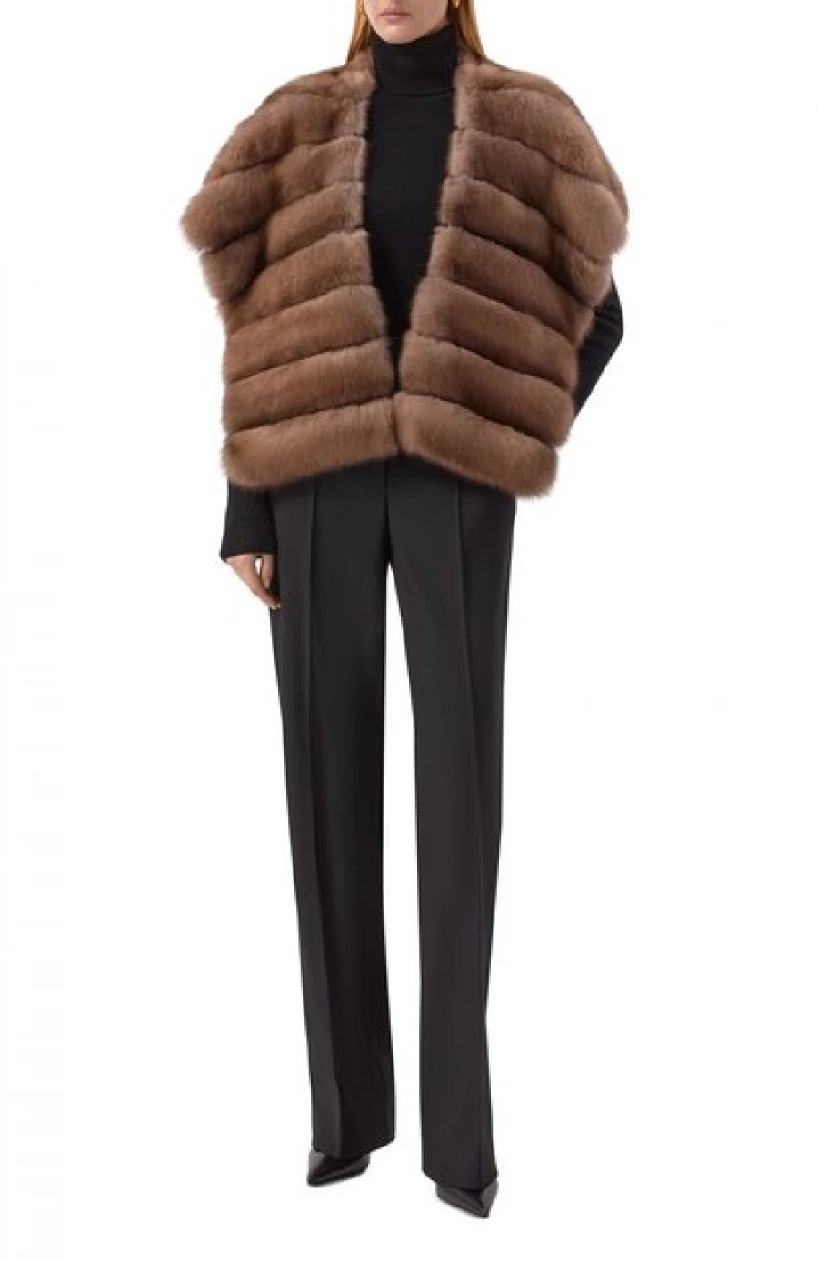 Пелерина из соболя, 2 200 000 рублей.