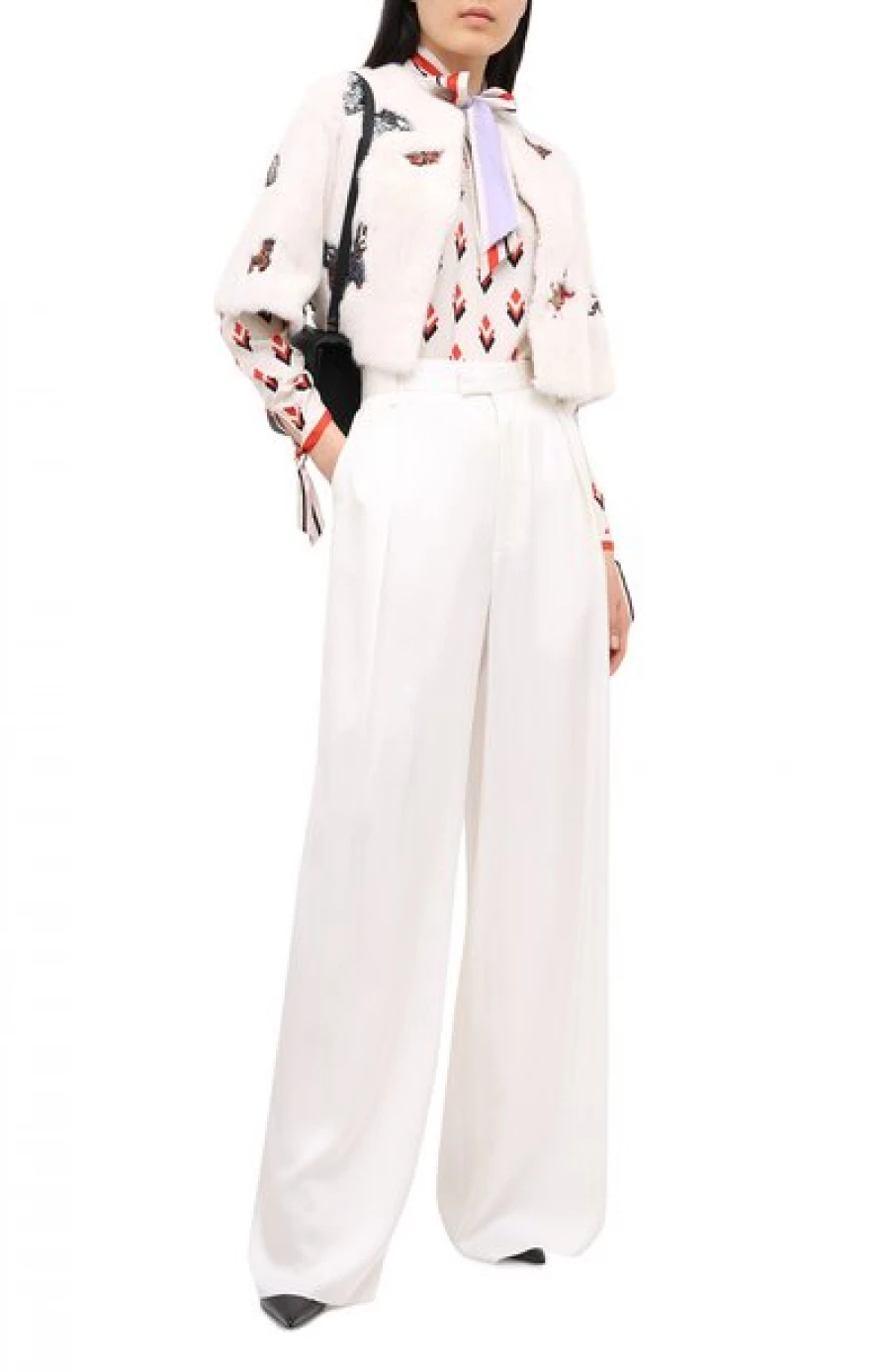 Накидка из меха норки, 1 565 000 рублей.