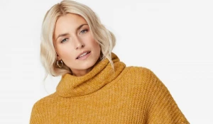 Женщина в свитере.