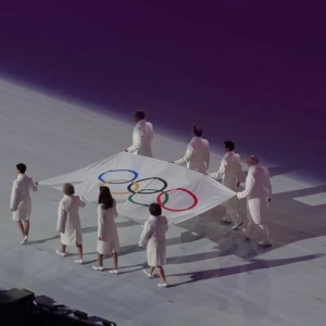 Вынос олимпийского флага. 