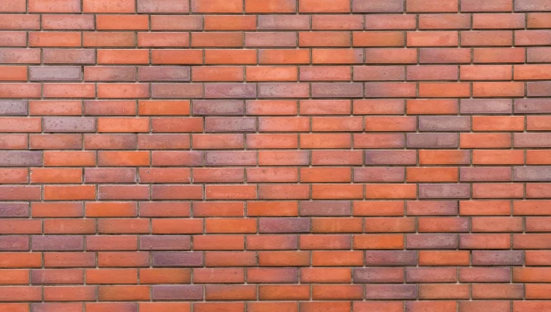 Кирпичная стена.