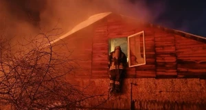 В Барнауле в частном доме на трех хозяев вспыхнул пожар.