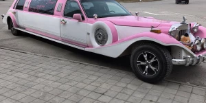 В Барнауле продают Lincoln Town Car.