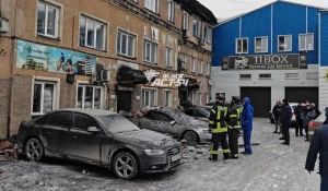Частичное обрушение стены здания в Новосибирске.