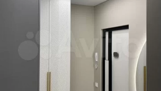 Квартиру с «зеркальным измерением» продают в Барнауле за 10,5 млн рублей.