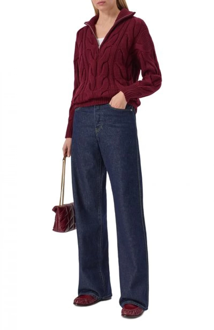 Свитер с объемным воротником, 199 500 рублей.