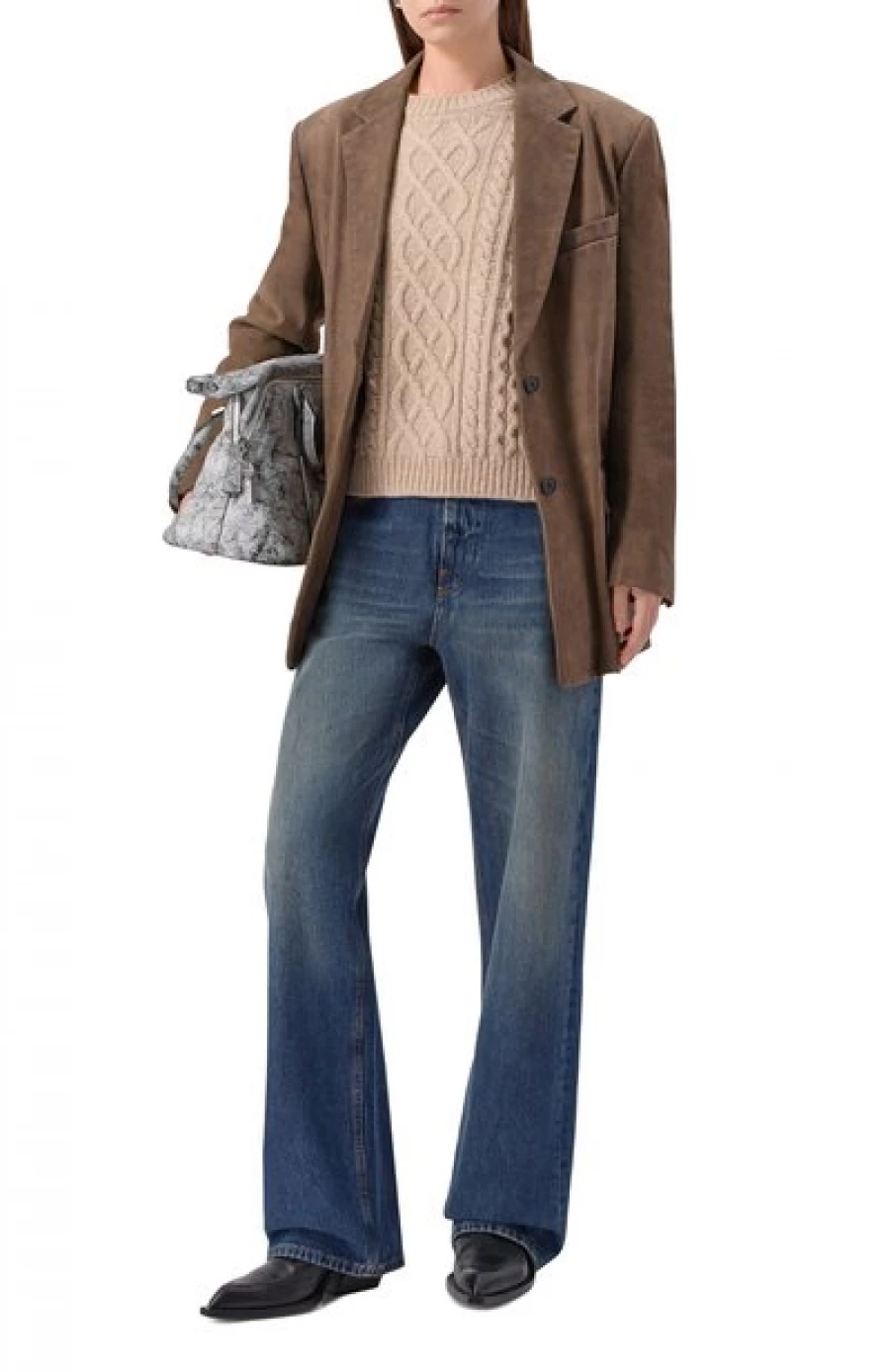 Шерстяной свитер крупной вязки, 67 300 рублей.