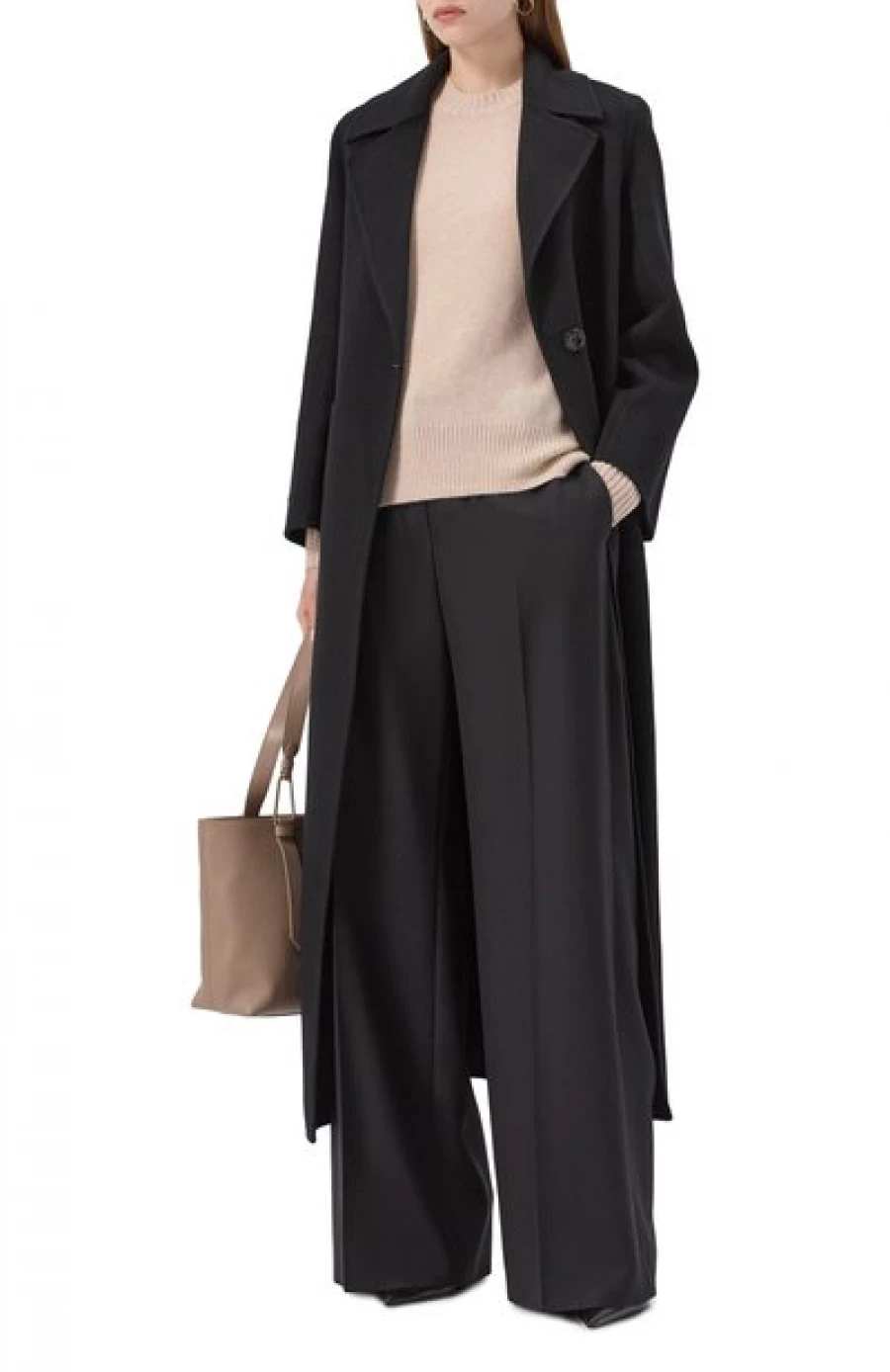 Бесформенный свитер, 65 950 рублей.