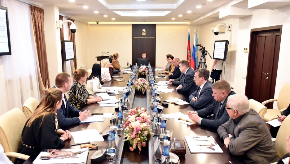 Совещание по вопросам ответственного обращения с животными на территории Барнаула.