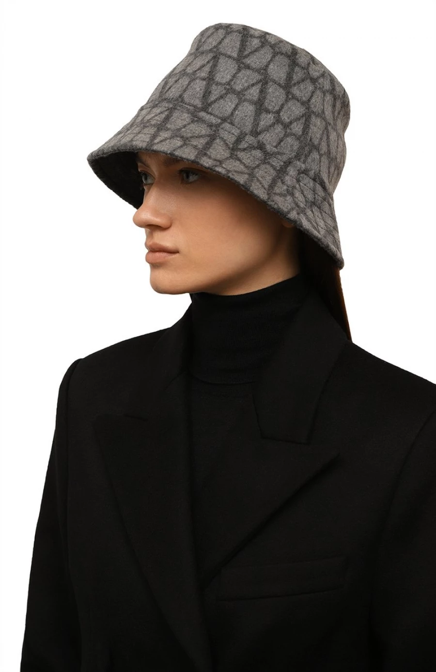 Шерстяная панама, 68 550 рублей.