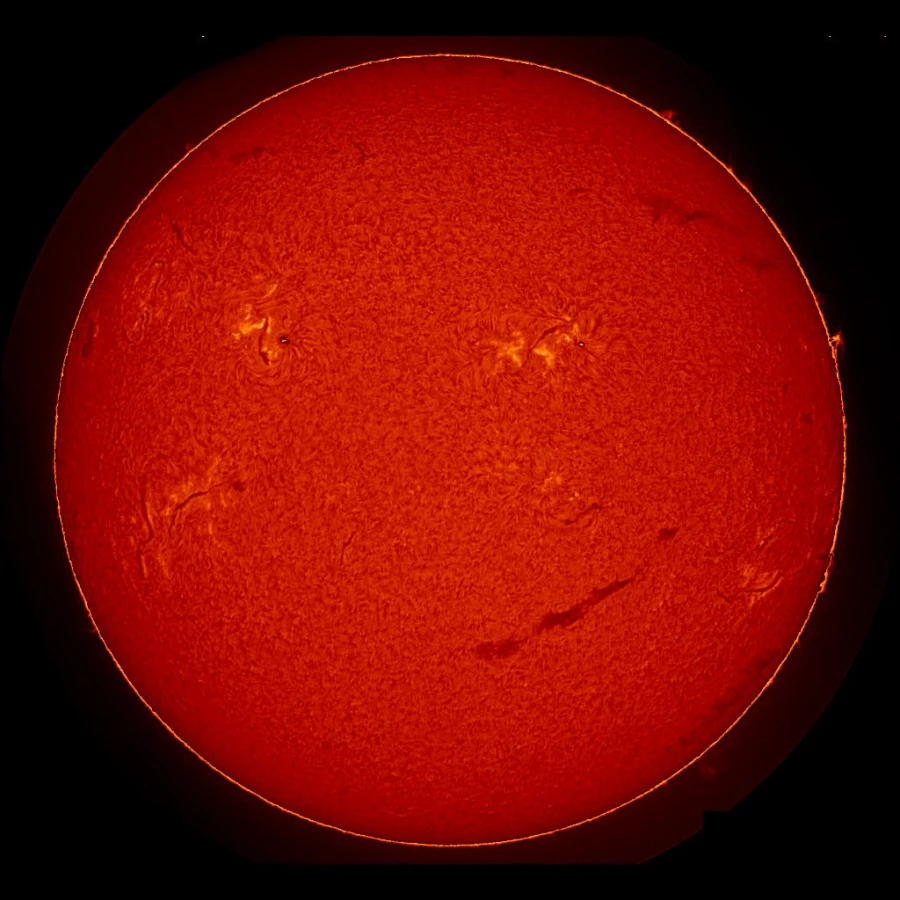 «Смайлик» на Солнце.