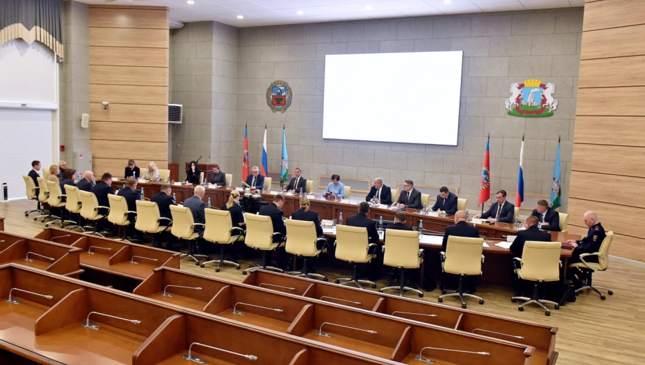 Совещание, посвященное предупреждению правонарушений и преступлений среди несовершеннолетних.