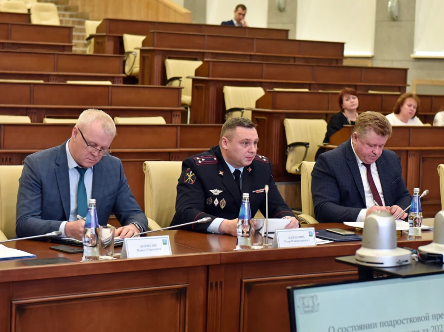 Совещание, посвященное предупреждению правонарушений и преступлений среди несовершеннолетних.