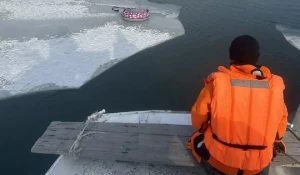 Поиски провалившейся под лед девочки в Новосибирске.